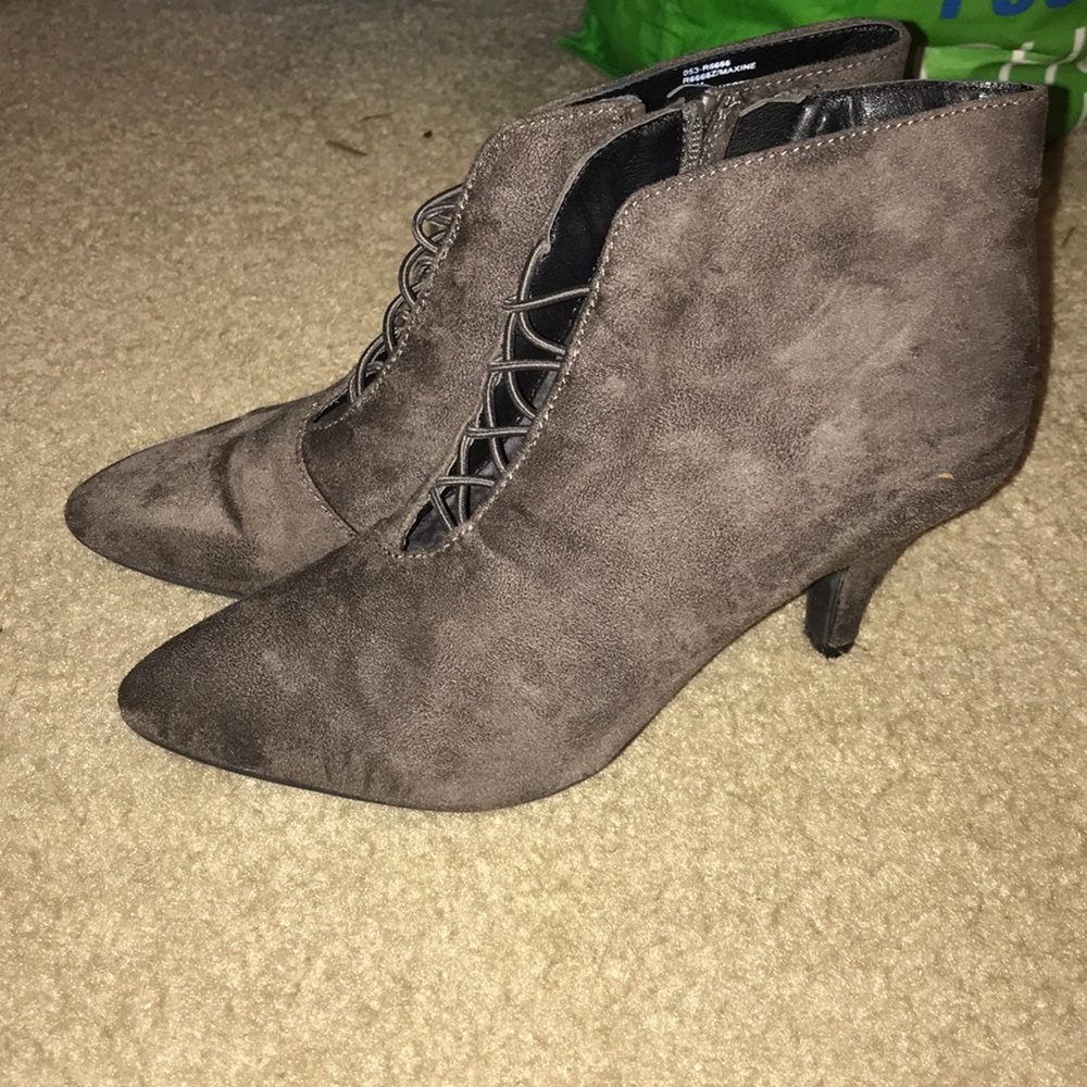 Super cute never worn brown booties!